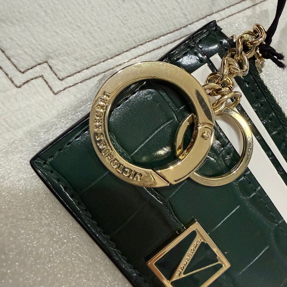 Victoria's Secret Green Croc Card Holder with Keychain - Picture 2 of 6